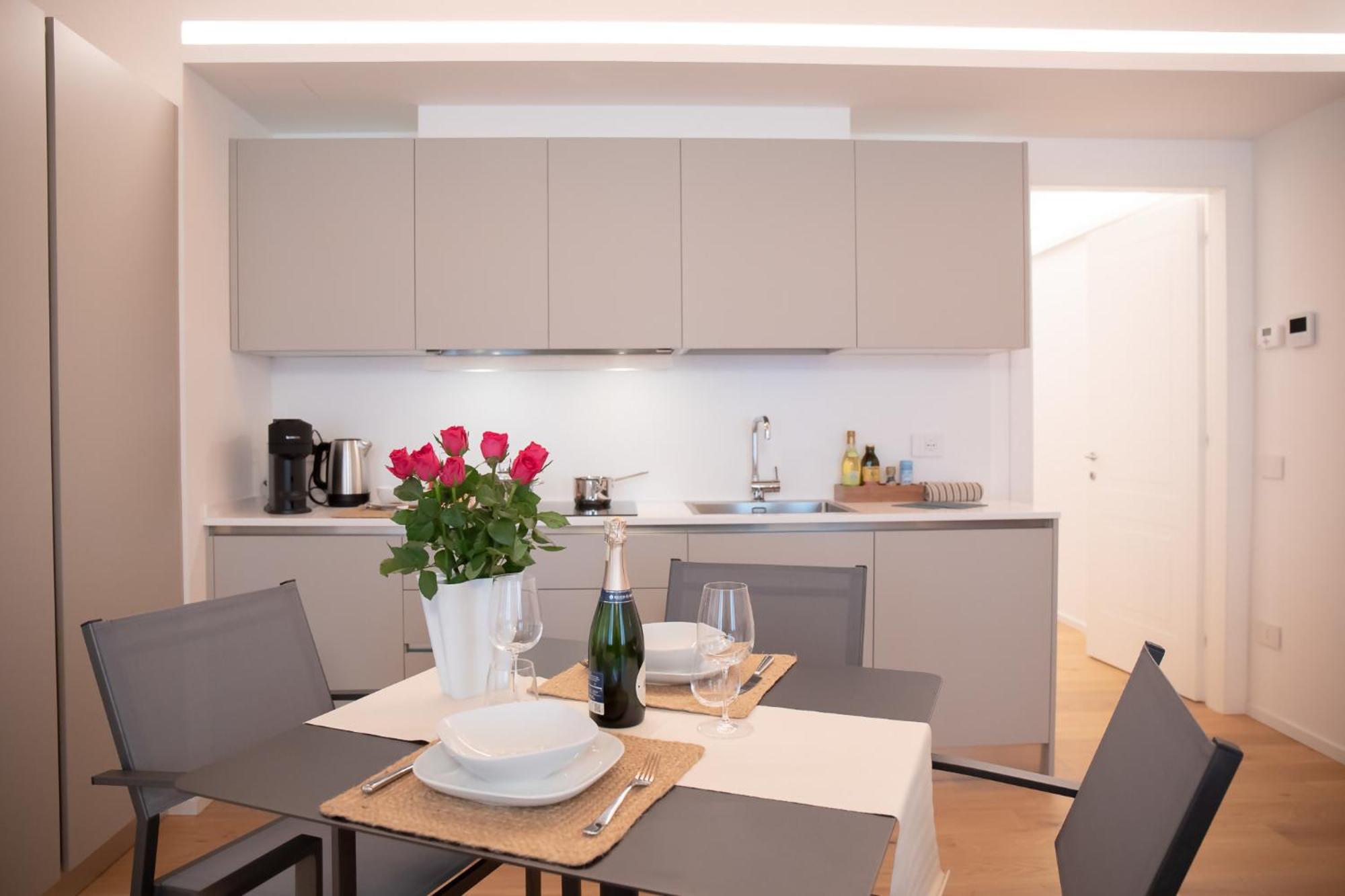 Amendola City View Apartments Suite Romantica Комо Экстерьер фото